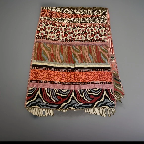 Vintage 1990s Animal Print Patchwork Shawl Scarf Wrap Fringe Lightweight women - Picture 4 of 4